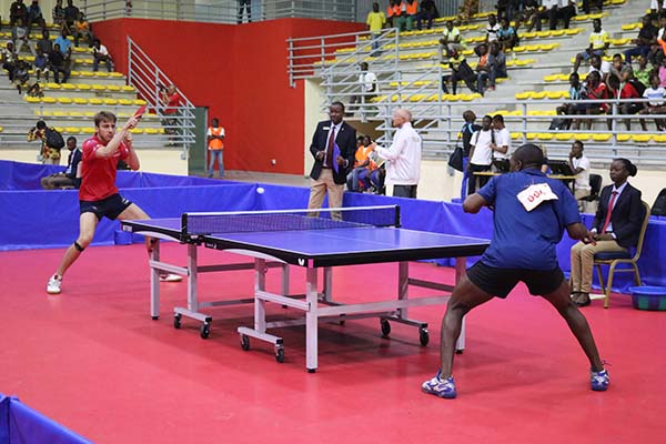 Ali Kanate face son adversaire Joé Seyfried